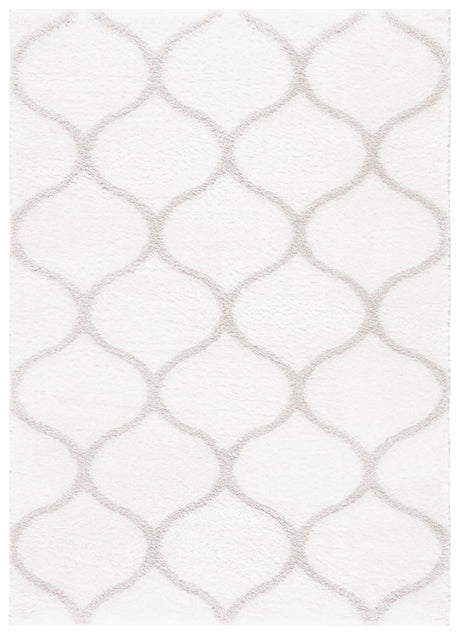 Safavieh Tahoe Shag 4'-0" x 6'-0" Rug in White / Silver