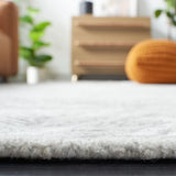 Safavieh Soho 4'-0" x 6'-0" Rug in Grey / Ivory