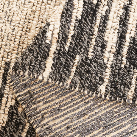 Safavieh Natural Fiber 4'-0" x 6'-0" Rug in Bleach / Black