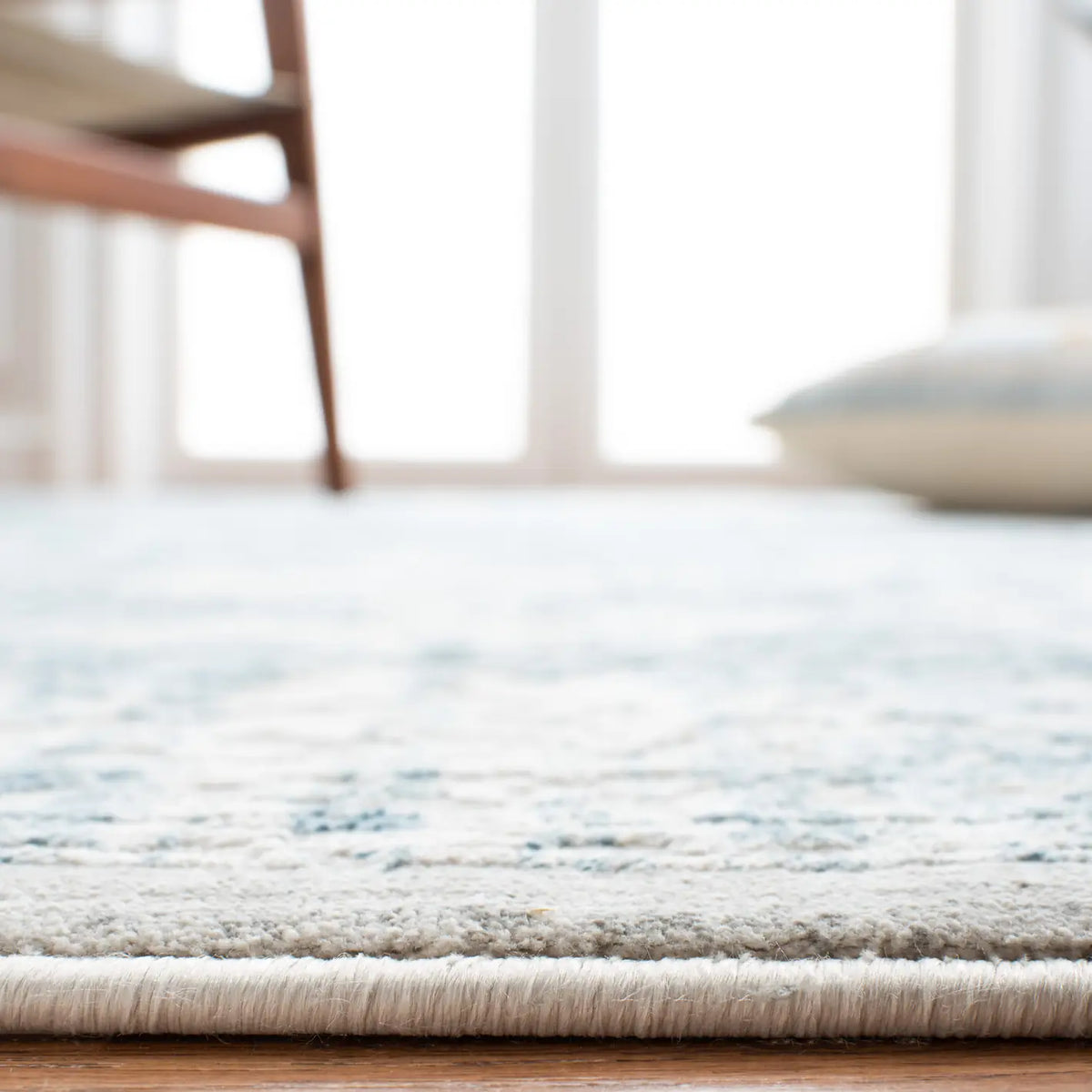 Safavieh Princeton 4'-0" x 6'-0" Rug in Blue / Beige