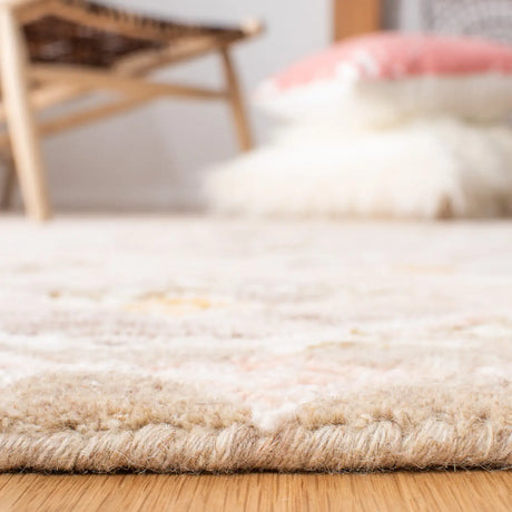 Safavieh Soho 4'-0" x 6'-0" Rug in Pink / Taupe