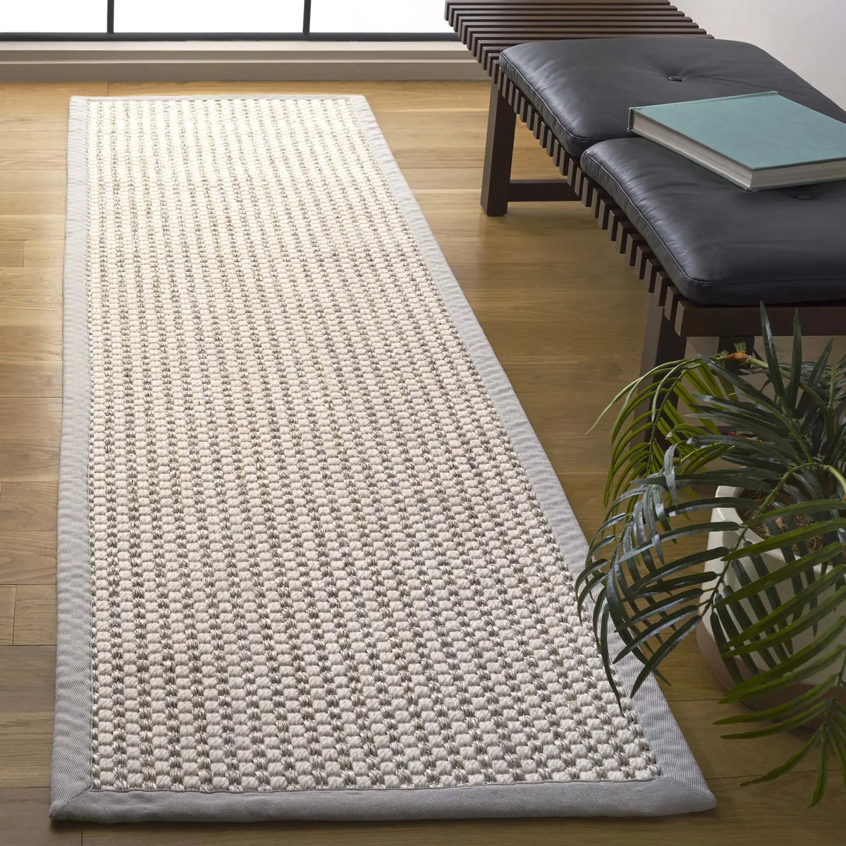 Safavieh Palm Beach 2'-3" x 8'-0" Rug in Ivory