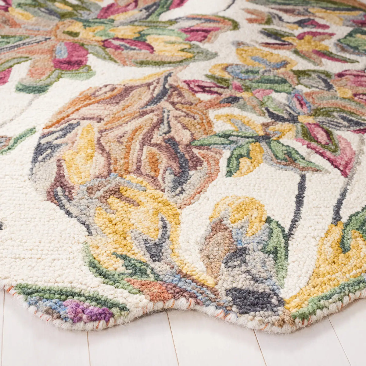 Safavieh Blossom 6'-0" x 6'-0" Rug in Ivory / Plum