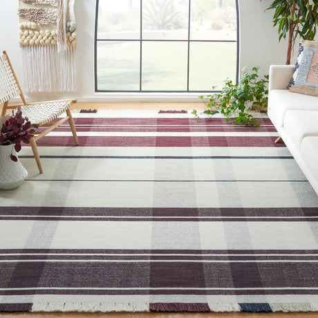 Safavieh Striped Kilim 6'-0" x 9'-0" Rug in Ivory / Grey