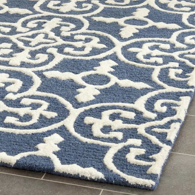 Safavieh Cambridge 4'-0" x 6'-0" Rug in Navy / Ivory