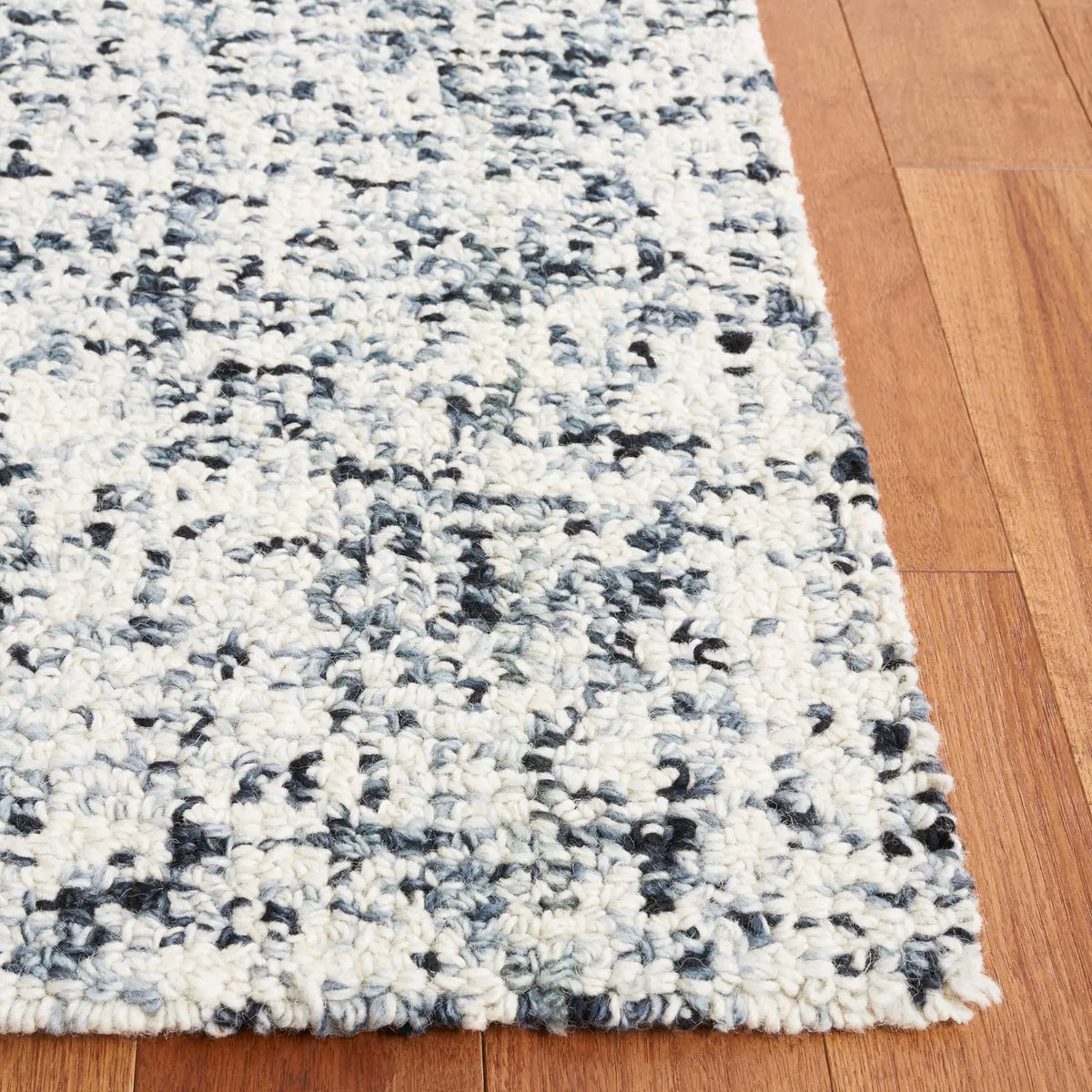 Safavieh Abstract 4'-0" x 6'-0" Rug in Black / Ivory