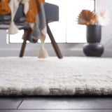 Safavieh Marbella 4'-0" x 6'-0" Rug in Ivory