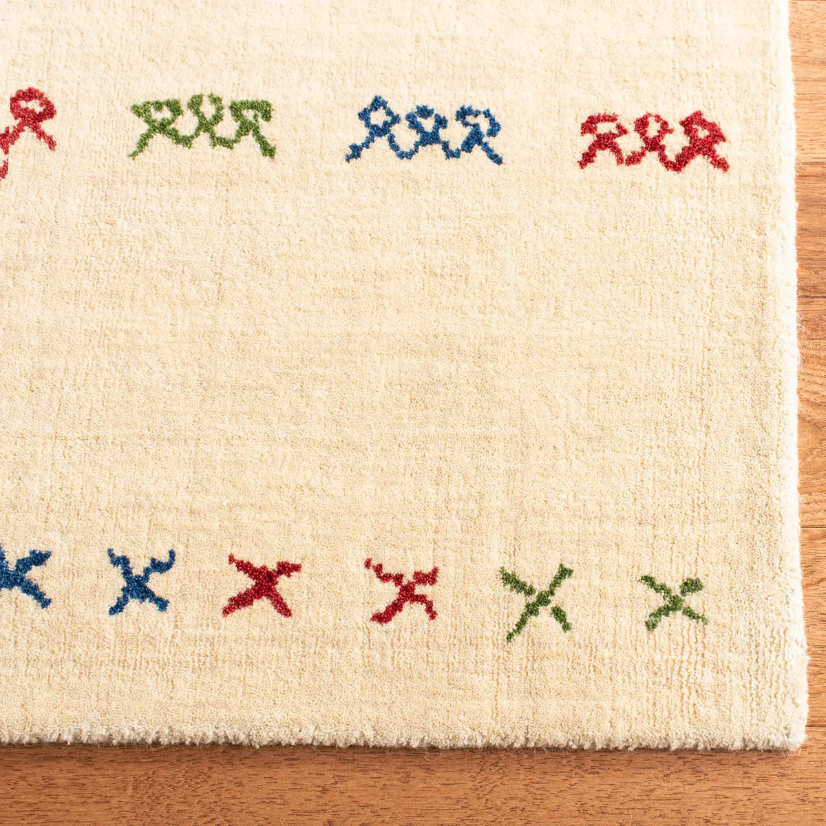 Safavieh Himalaya 4'-0" x 6'-0" Rug in Cream