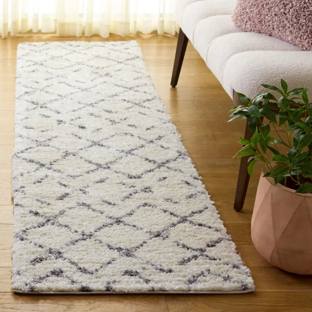 Safavieh Arizona Shag 2'-3" x 8'-0" Rug in Ivory / Grey