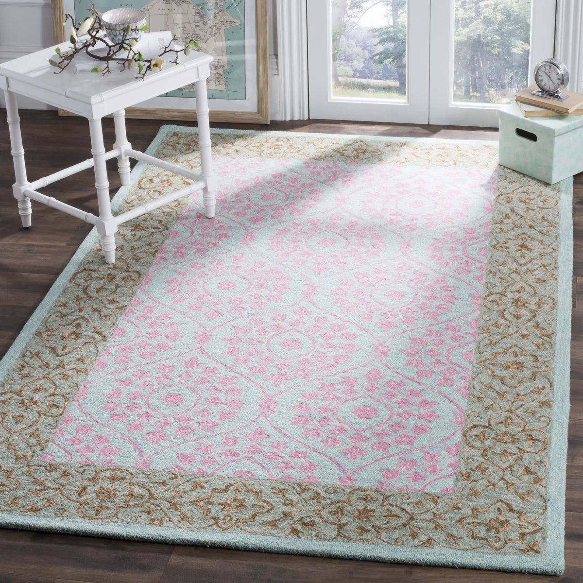 Safavieh Suzani 4'-0" x 6'-0" Rug in Taupe / Pink