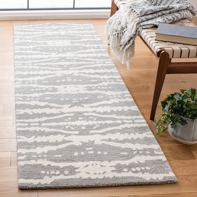 Safavieh Soho 2'-6" x 8'-0" Rug in Grey / Ivory