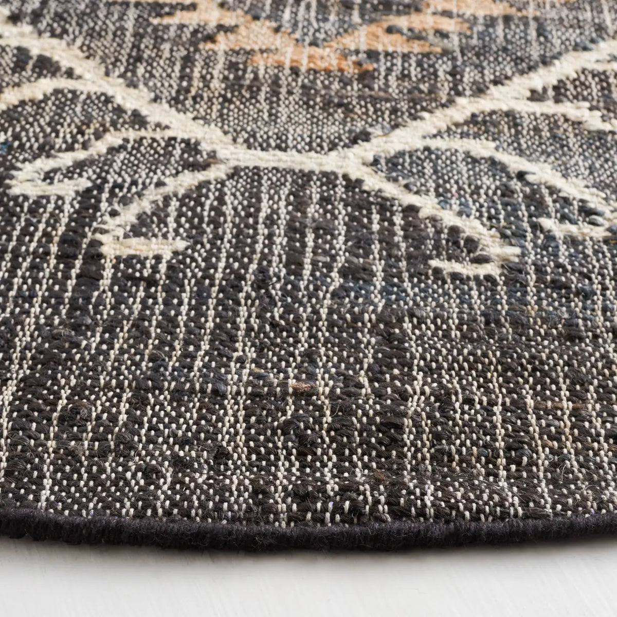 Safavieh Kilim 5'-0" x 5'-0" Rug in Black / Ivory