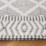 Safavieh Marbella 6'-0" x 6'-0" Rug in Ivory / Black