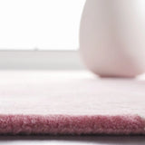 Safavieh Fifth Avenue 4'-0" x 6'-0" Rug in Pink / Ivory