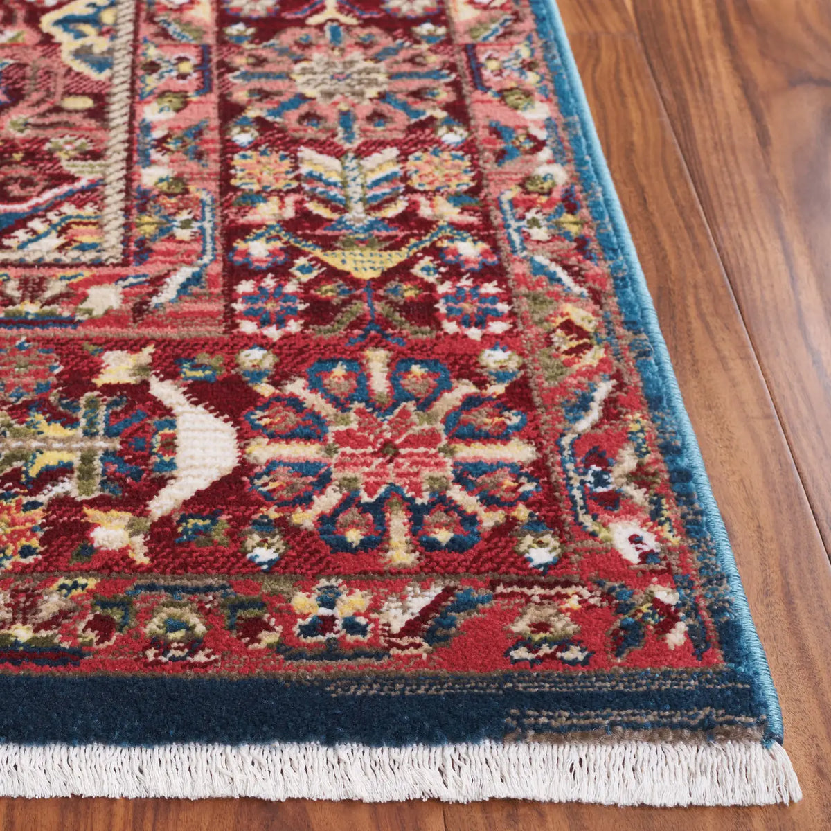 Safavieh Kashan 4'-0" x 6'-0" Rug in Blue / Red