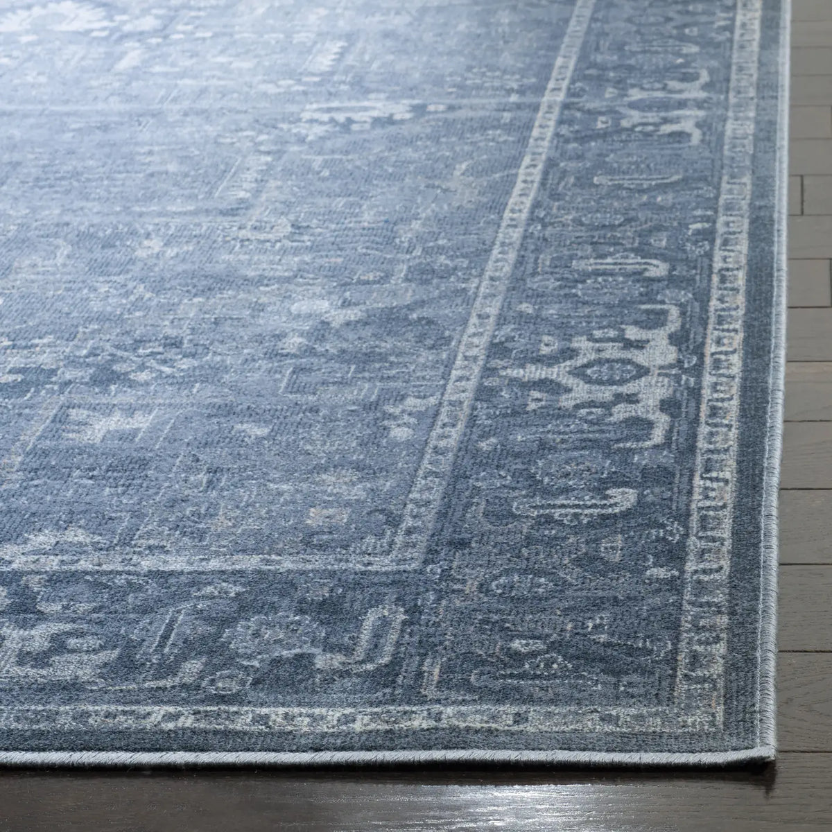 Safavieh Vintage 5'-3" x 7'-6" Rug in Blue