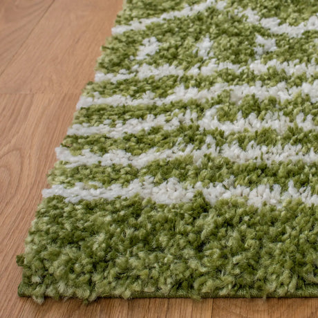 Safavieh Arizona Shag 4'-0" x 6'-0" Rug in Green / Ivory