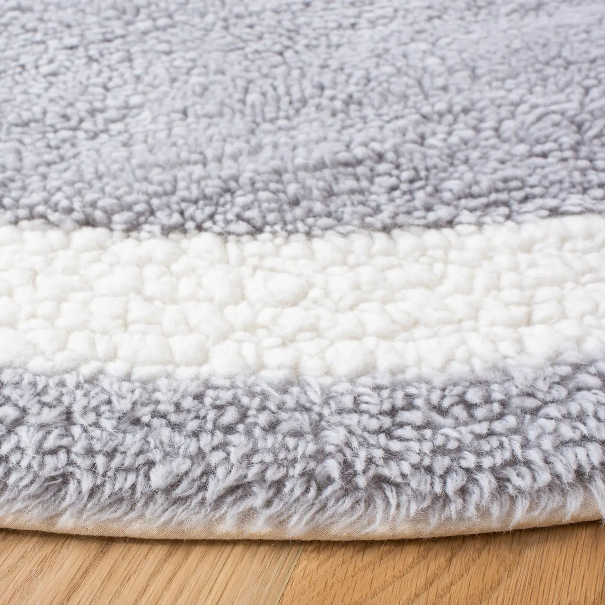 Safavieh Vermont 5'-0" x 5'-0" Rug in Grey / Ivory