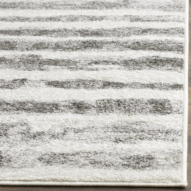 Safavieh Adirondack 5'-1" x 7'-6" Rug in Ivory / Charcoal