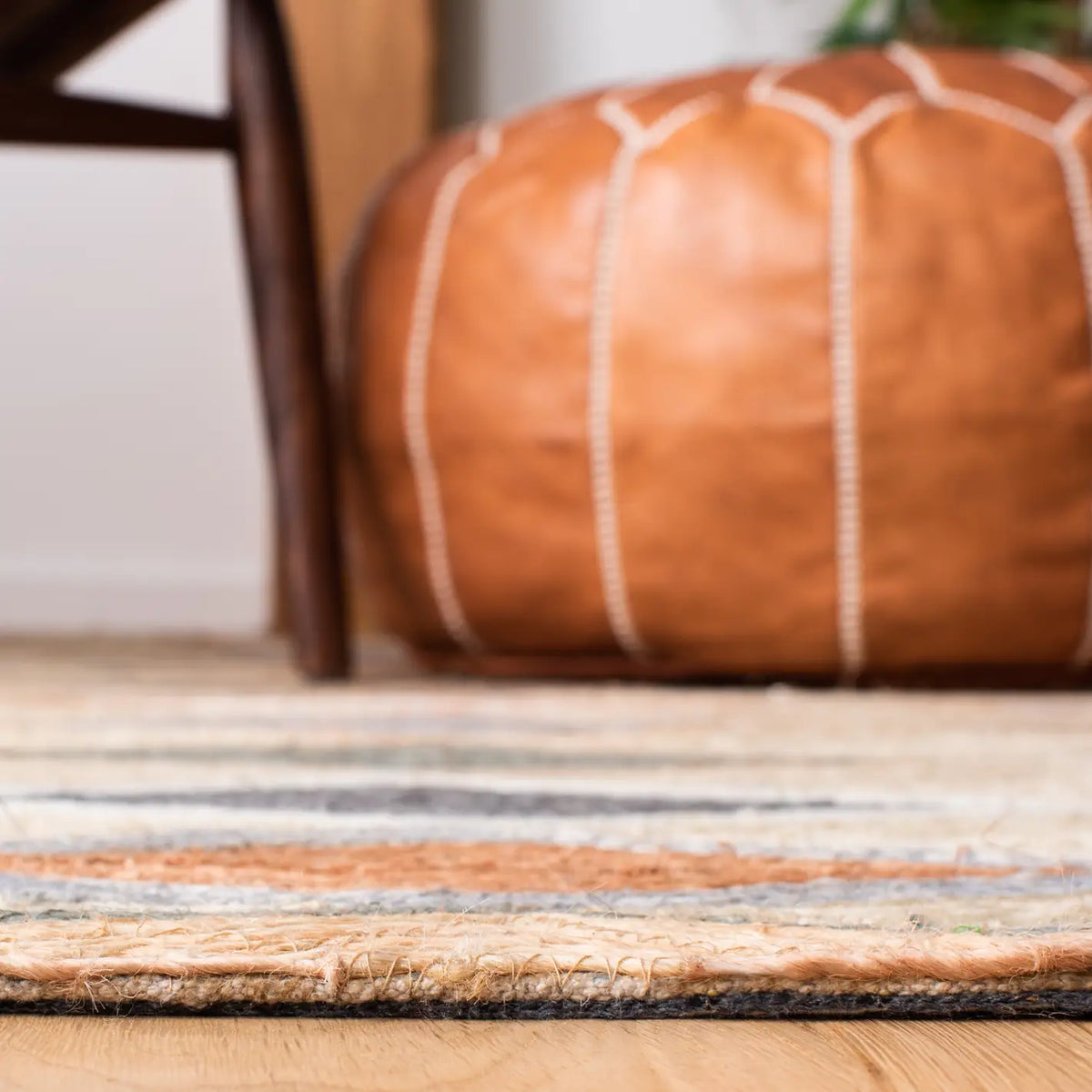 Safavieh Sahara 4'-0" x 6'-0" Rug in Beige / Rust
