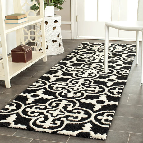 Safavieh Cambridge 2'-6" x 10'-0" Rug in Black / Ivory