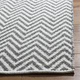 Safavieh Montauk 5'-0" x 8'-0" Rug in Grey / Ivory