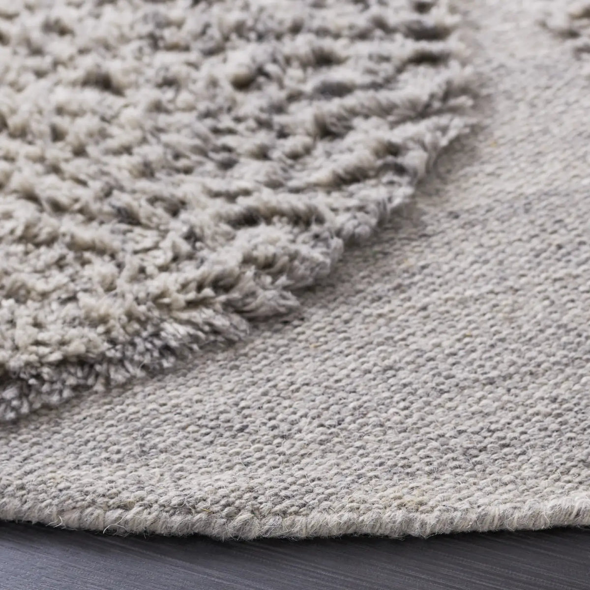 Safavieh Manhattan 6'-0" x 6'-0" Rug in Grey