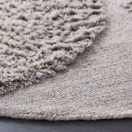 Safavieh Manhattan 6'-0" x 6'-0" Rug in Grey