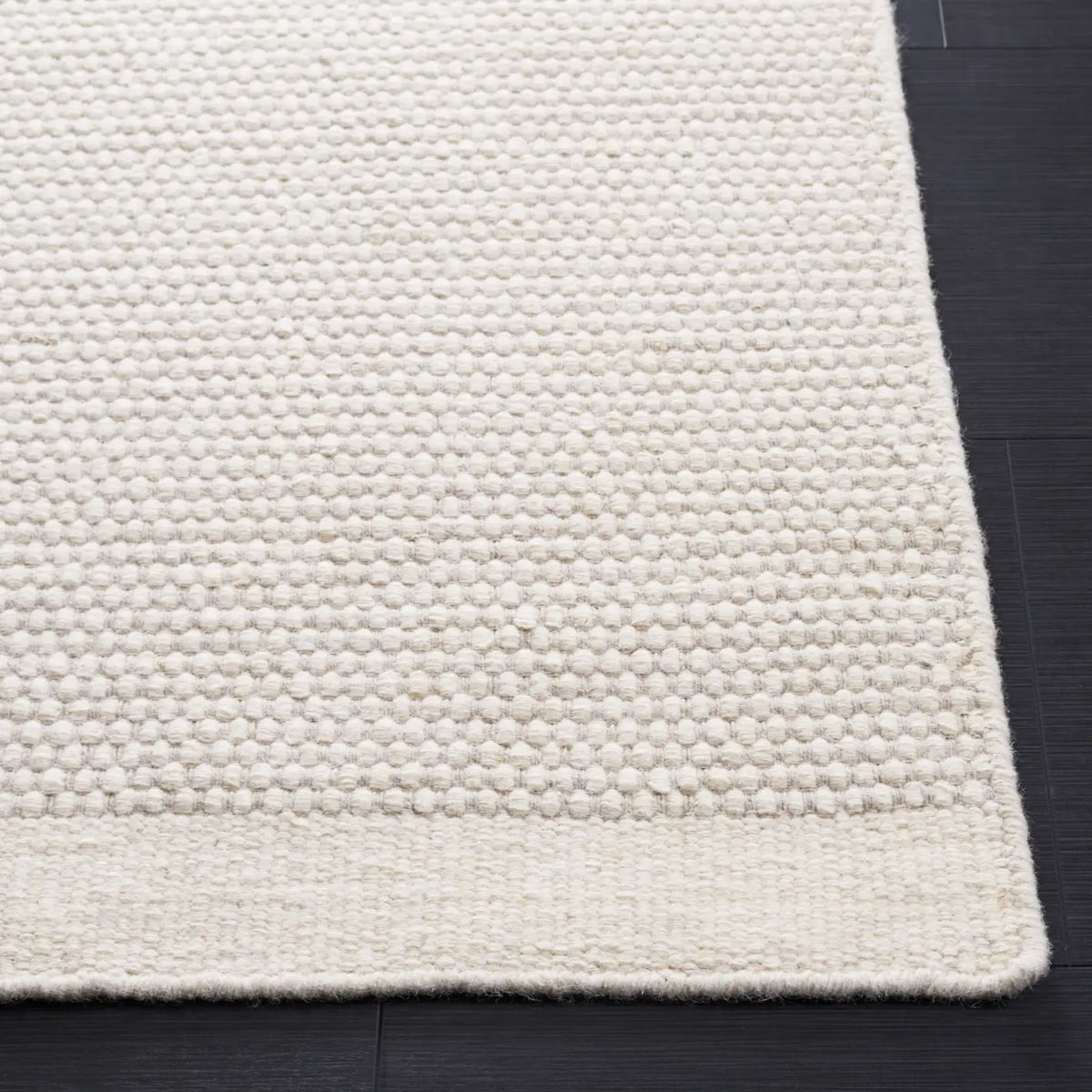 Safavieh Vermont 4'-0" x 6'-0" Rug in Ivory