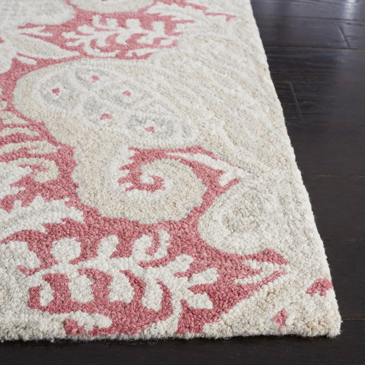 Safavieh Micro-Loop 5'-0" x 8'-0" Rug in Pink / Beige