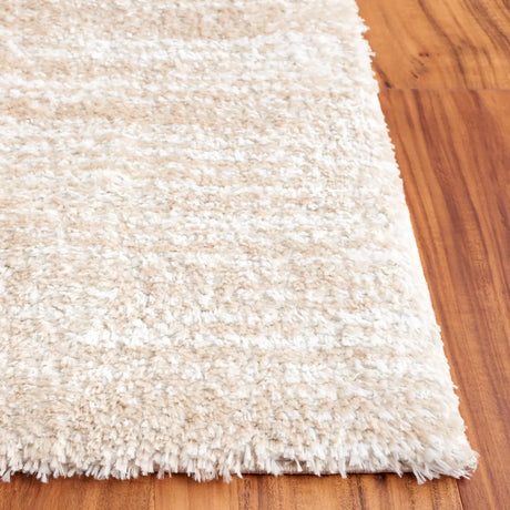 Safavieh Tahoe Shag 4'-0" x 6'-0" Rug in Ivory / Gold