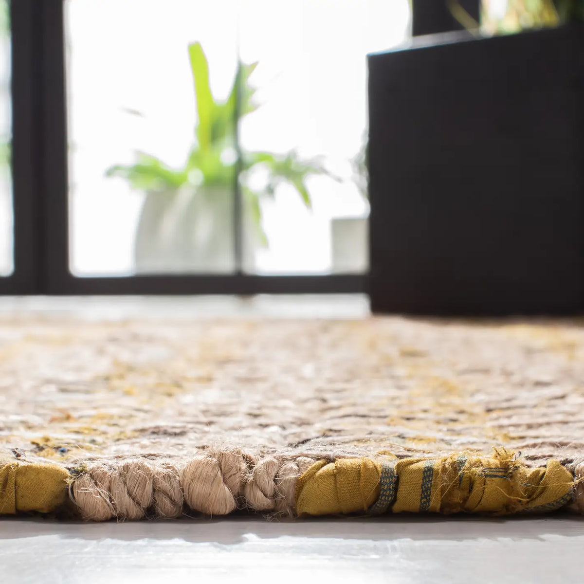 Safavieh Cape Cod 4'-0" x 6'-0" Rug in Gold / Natural