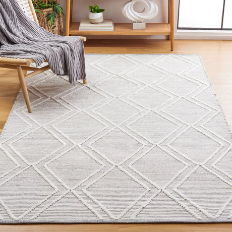 Safavieh Kilim 4'-0" x 6'-0" Rug in Grey / Ivory
