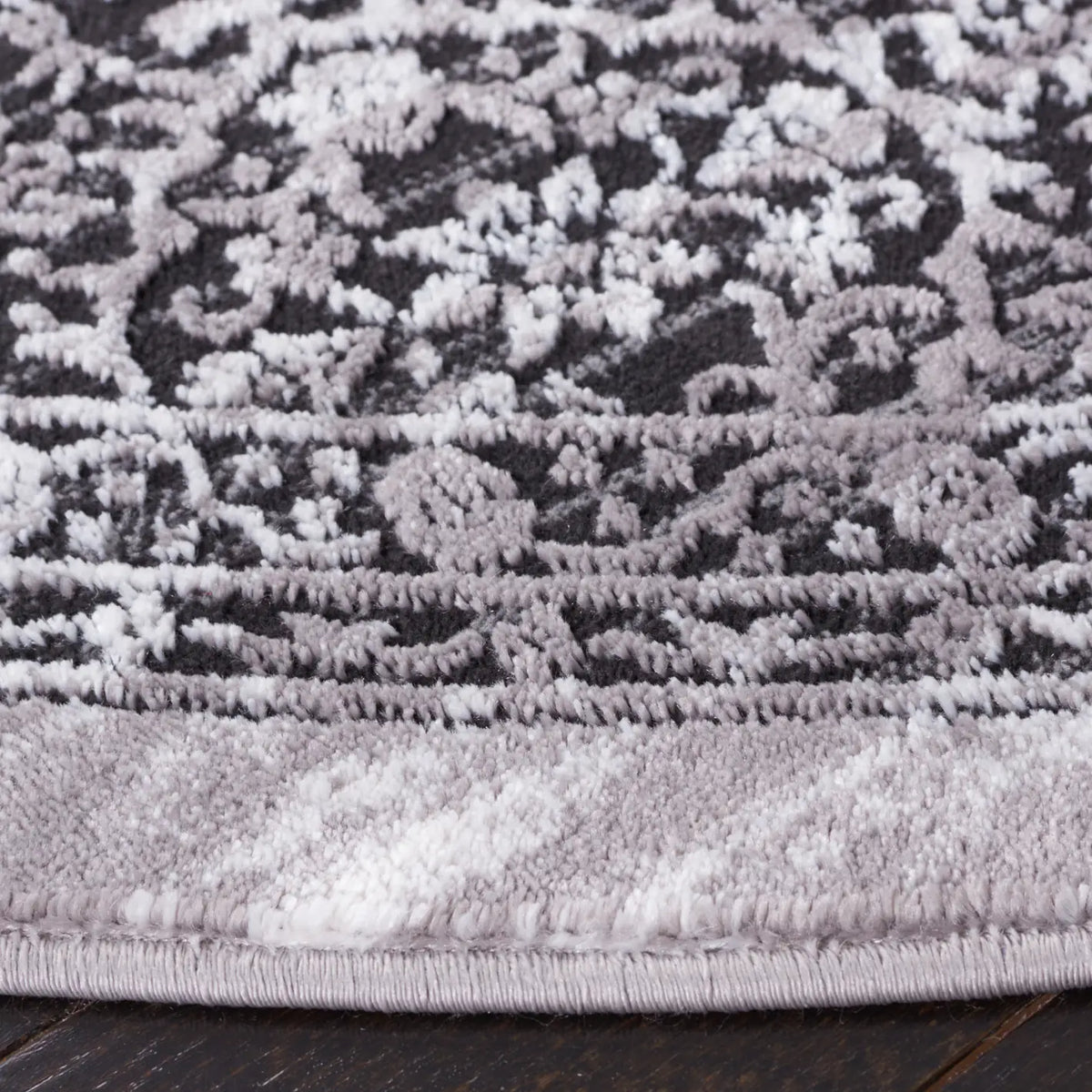 Safavieh Amelia 6'-7" x 6'-7" Rug in Charcoal / Ivory