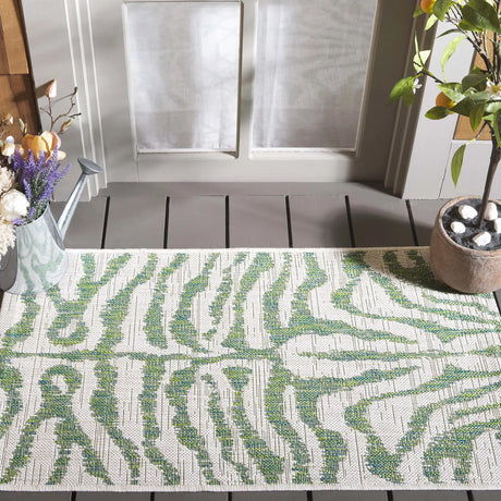 Safavieh Courtyard 2'-0" x 3'-7" Rug in Ivory / Green