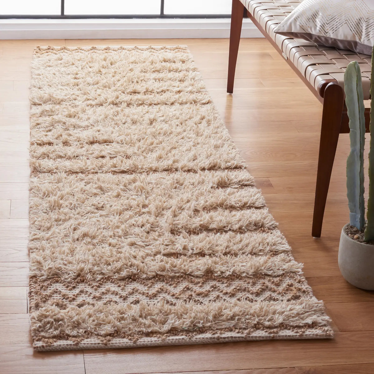 Safavieh Natura 2'-3" x 8'-0" Rug in Beige / Natural