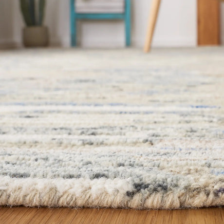 Safavieh Metro 4'-0" x 6'-0" Rug in Ivory / Natural