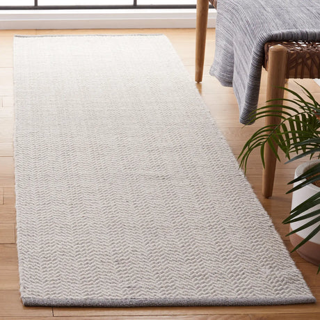 Safavieh Vermont 2'-3" x 8'-0" Rug in Grey / Ivory