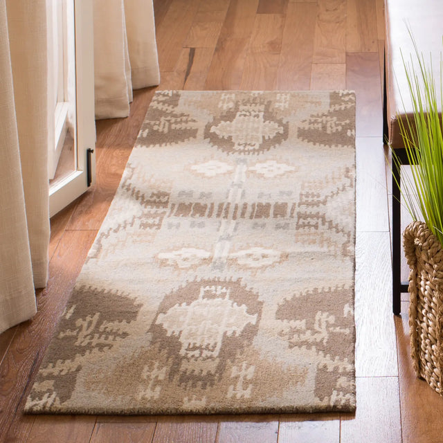 Safavieh Wyndham 2'-3" x 7'-0" Rug in Natural / Multi