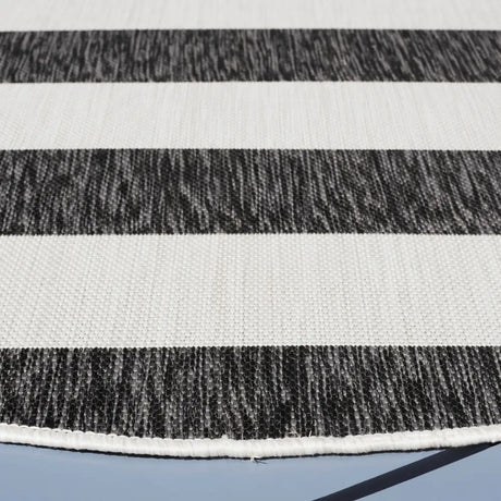 Safavieh Courtyard 6'-7" x 6'-7" Rug in Ivory / Black
