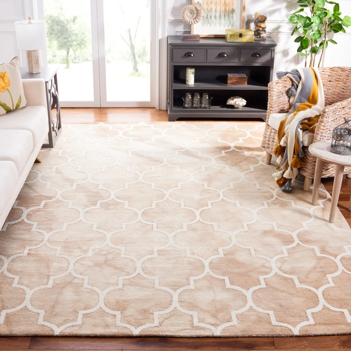 Safavieh Dip Dye 10'-0" x 14'-0" Rug in Beige / Ivory