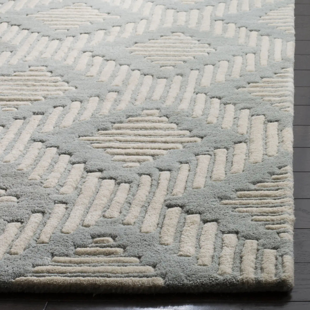 Safavieh Chatham 5'-0" x 8'-0" Rug in Grey / Ivory
