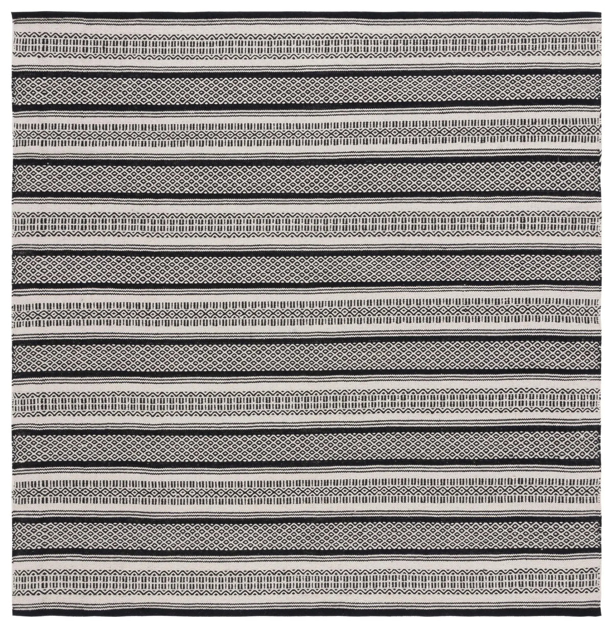 Safavieh Montauk 6'-0" x 6'-0" Rug in Black / Ivory