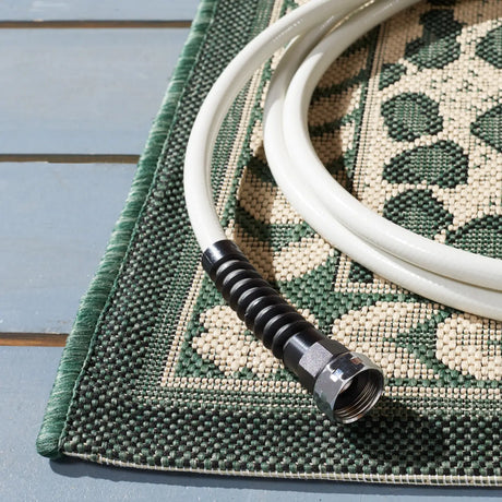 Safavieh Courtyard 4'-0" x 5'-7" Rug in Dark Green / Ivory