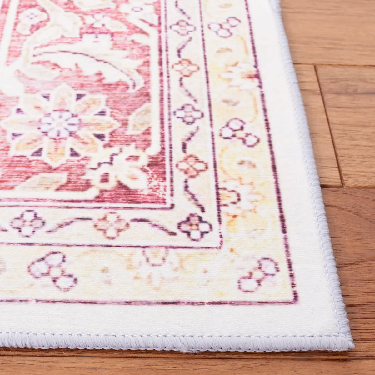 Safavieh Tucson 4'-0" x 6'-0" Rug in Beige / Rust