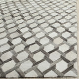Safavieh Studio Leather 5'-0" x 8'-0" Rug in Ivory / Grey