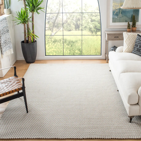 Safavieh Salem 6'-0" x 9'-0" Rug in Beige / Ivory