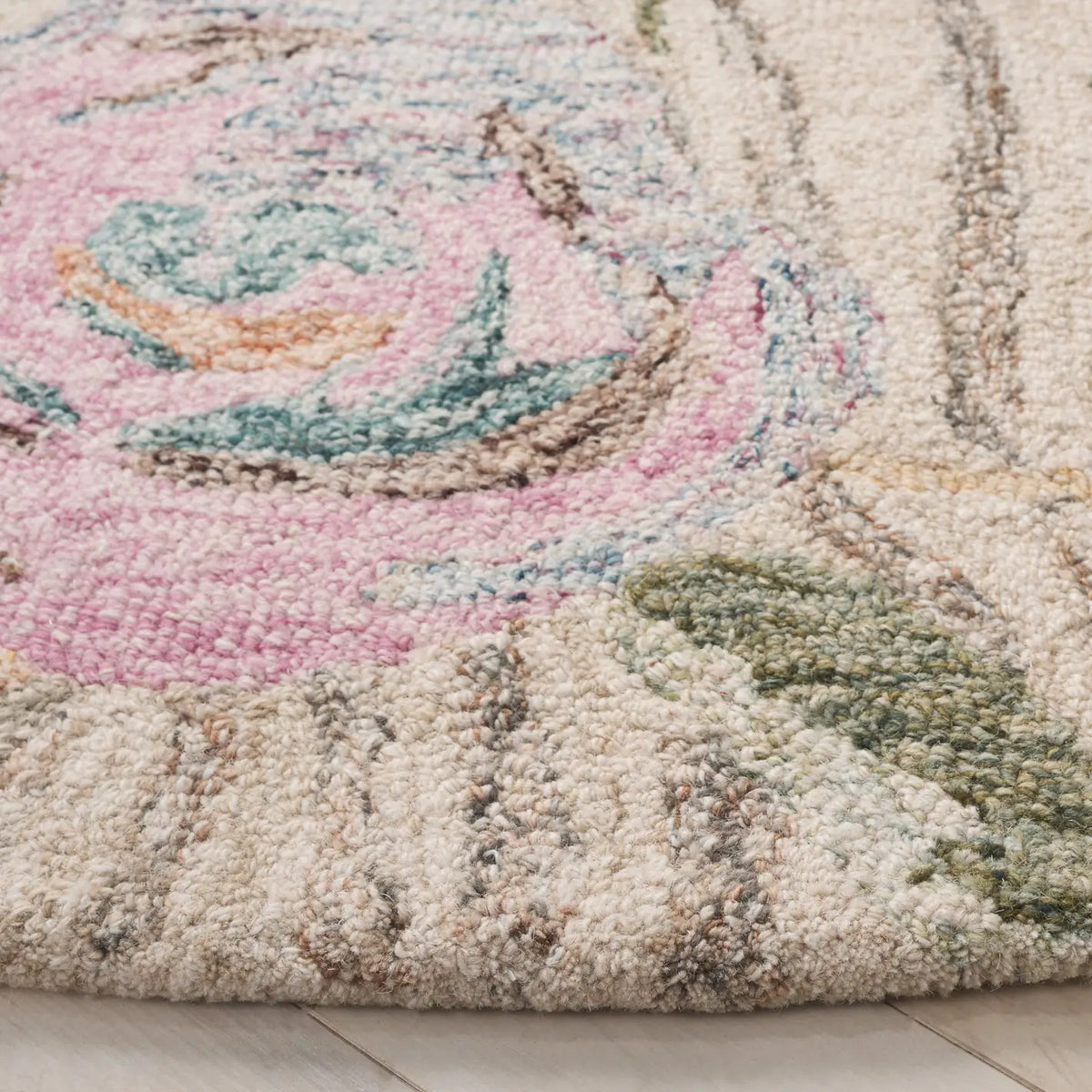 Safavieh Blossom 6'-0" x 6'-0" Rug in Green / Pink