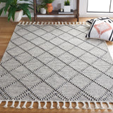 Safavieh Vermont 4'-0" x 6'-0" Rug in Ivory / Black