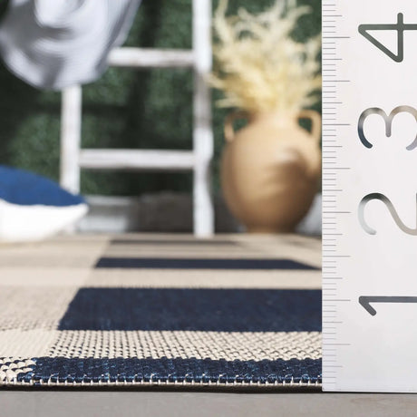 Safavieh Courtyard 4'-0" x 5'-7" Rug in Navy / Beige